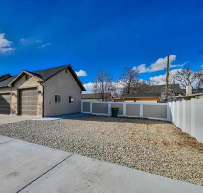 Building Photo - 67 E 300 N