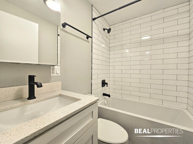 Foto del edificio - 452 W Oakdale Ave