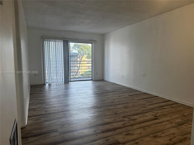 Foto del edificio - 2800 NW 56th Ave