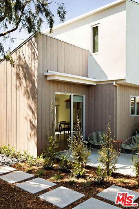 Foto del edificio - 2209 Louella Ave