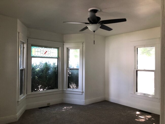 Building Photo - Available August ~ Awesome 1 bedroom, 1 Ba...