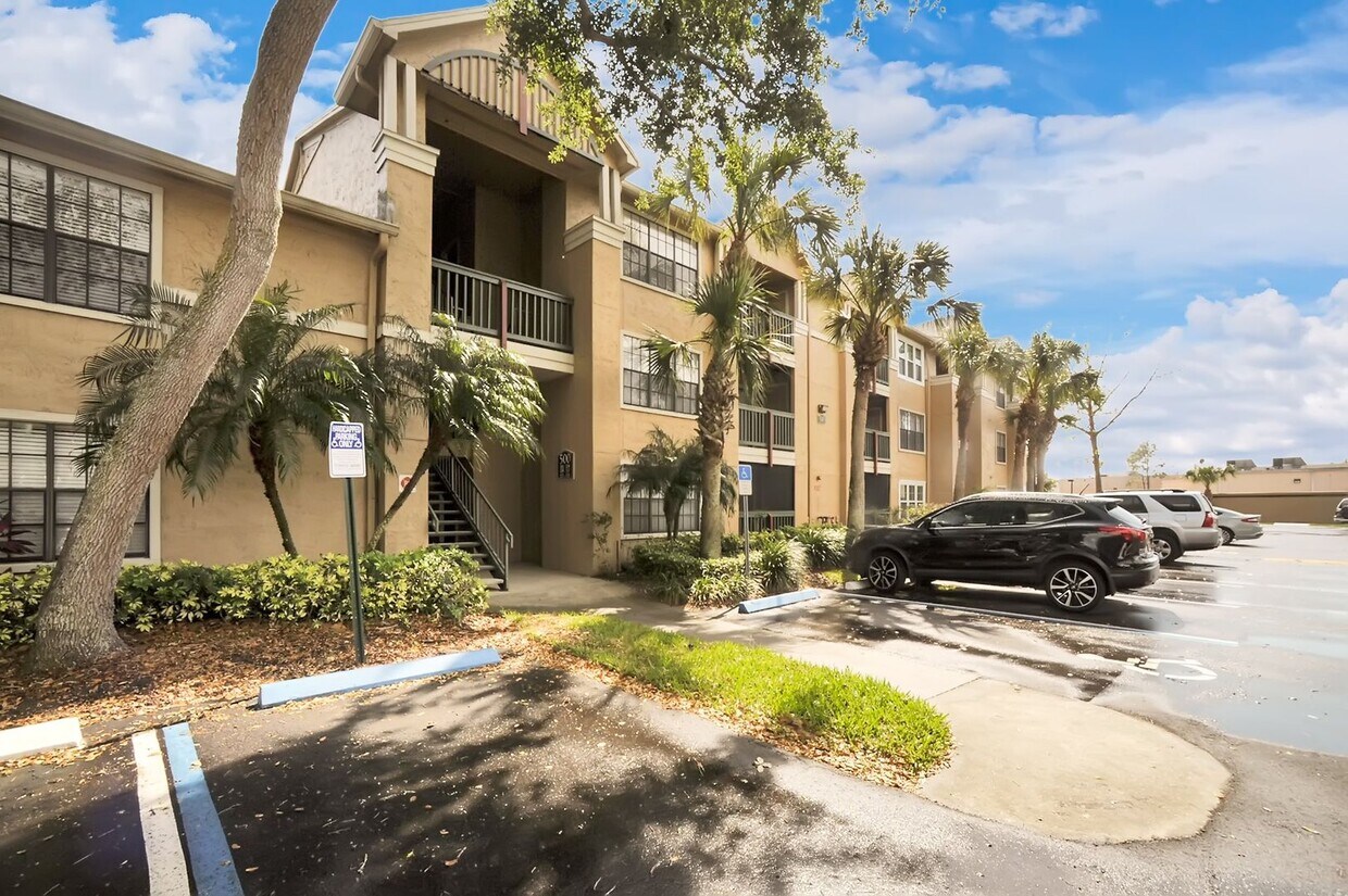 Foto principal - 7667 N Wickham Rd