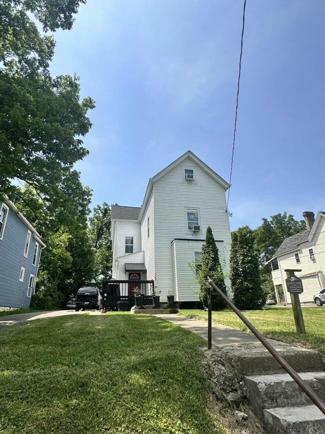 Building Photo - 1325 Lincoln Ave