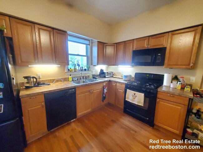 Building Photo - 72 Marshall St