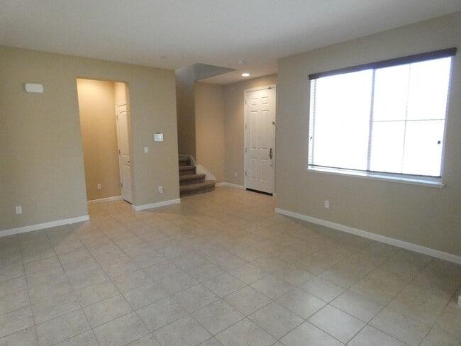 Building Photo - 4/2.5 N. Vacaville home with solar!