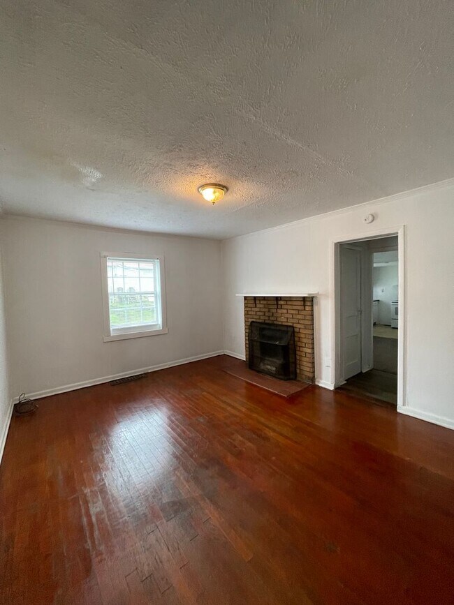 Foto del edificio - 3 Bedroom, 1 Bath House in Columbia!