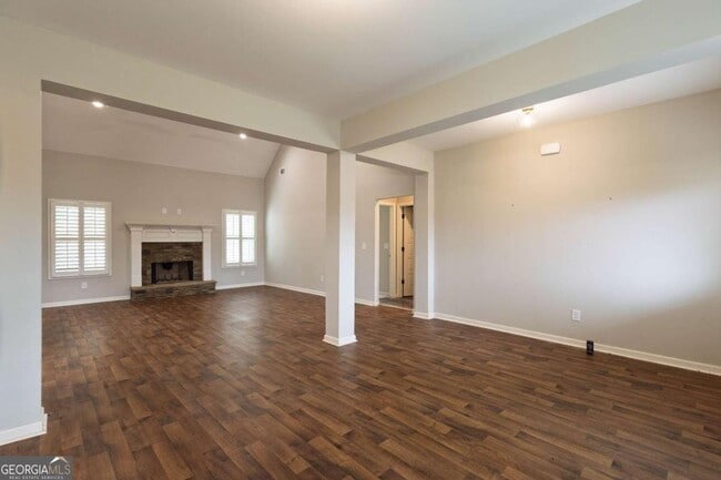 Foto del edificio - 214 Oakwood Dr