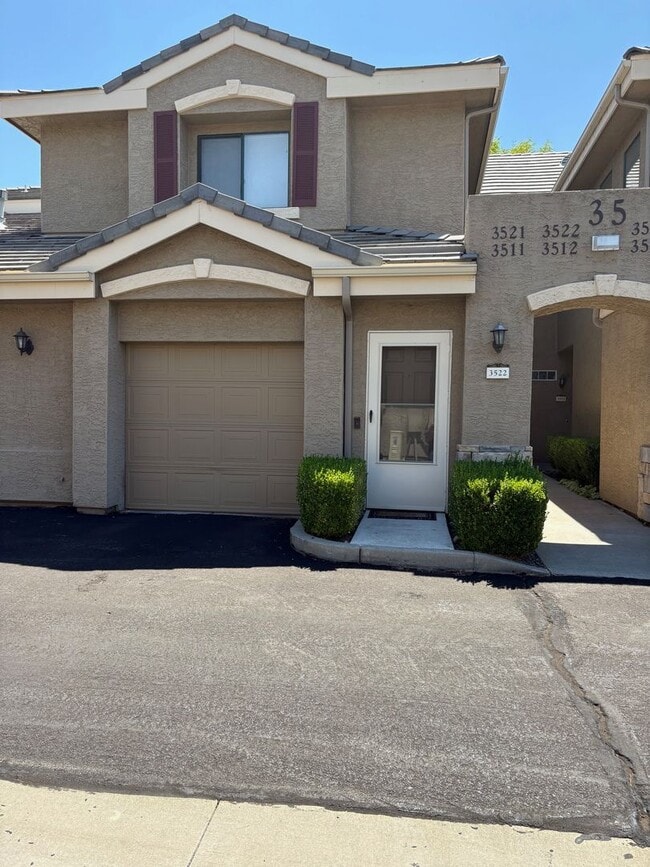 Building Photo - Gated community 2 Bedroom 2 Bath Condo
