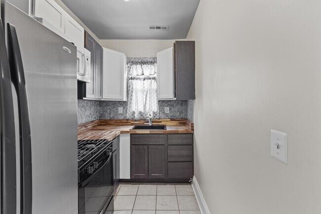 Foto del edificio - 3408 Duvall Ave