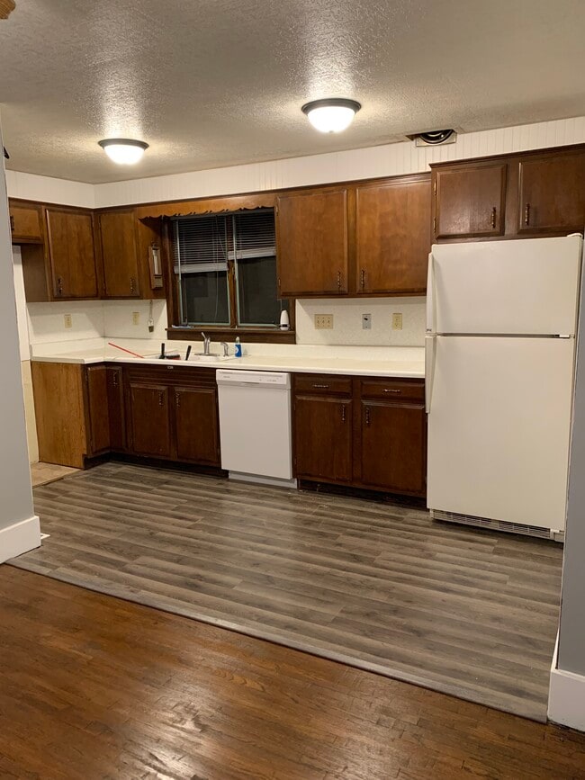 1524 W 5th St Unit 1524, Waterloo, IA 50702 Apartments in Waterloo, IA