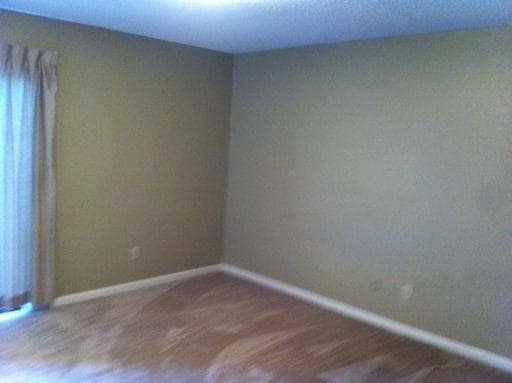 Building Photo - 4550 Queen Elizabeth Ct