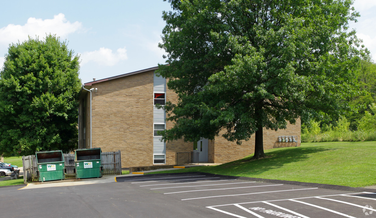 Foto del edificio - Huntingdon Village Apartments