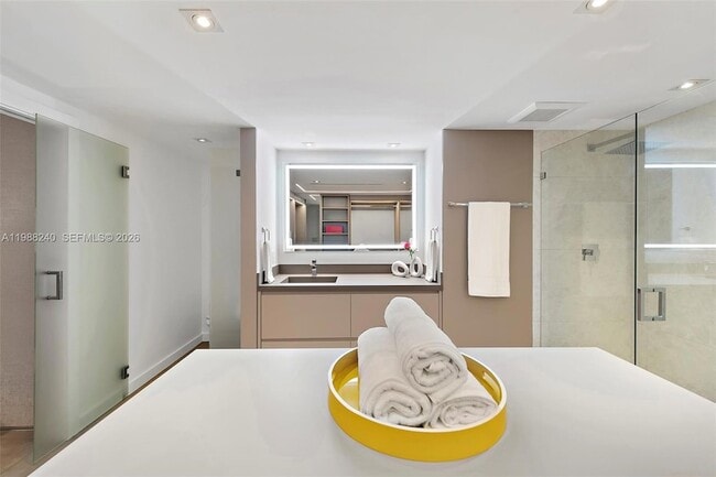 Foto del edificio - 2301 Collins Ave