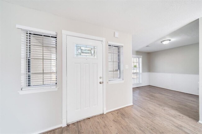 Building Photo - 408 Avondale Ln