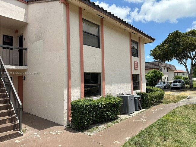 Foto del edificio - 855 NE 209th St