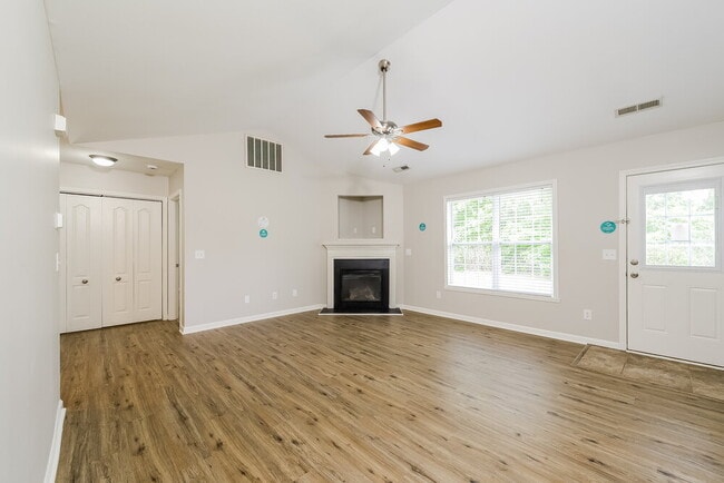 Foto del edificio - 5204 Mt Hope Dr