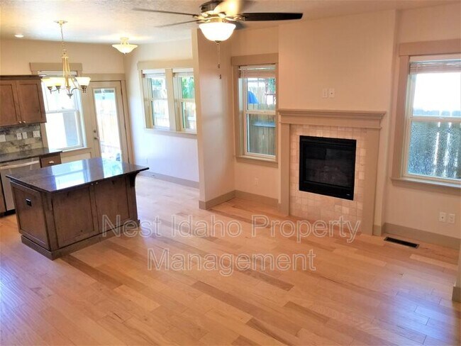 Building Photo - 909 N 31st St