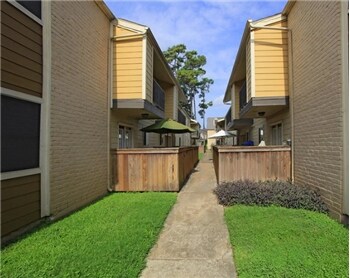 Building Photo - 2402 Hackett Dr