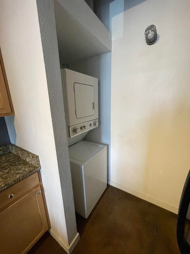 Building Photo - 420 N Adams St