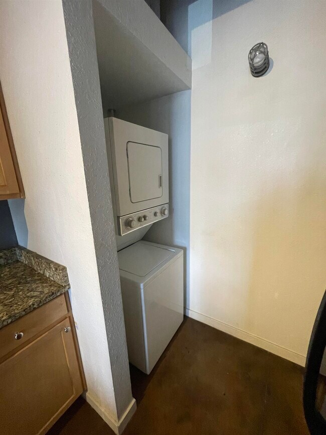 Foto del edificio - 420 N Adams St