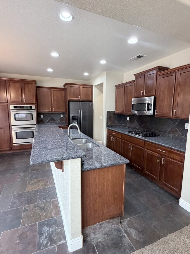 Foto del edificio - 615 Royal Windsor Ct