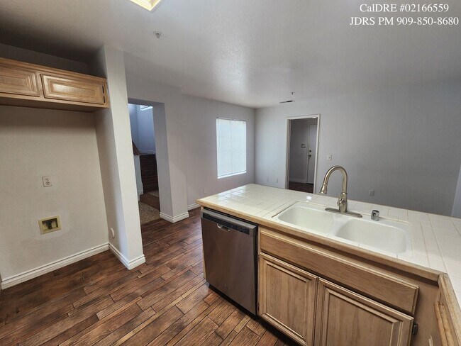 Foto del edificio - Rancho Cucamonga 3 Bedroom Condo