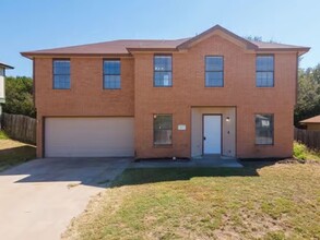 Building Photo - 906 Tanner Rd