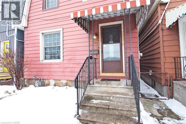 Building Photo - 129 Hillyard St