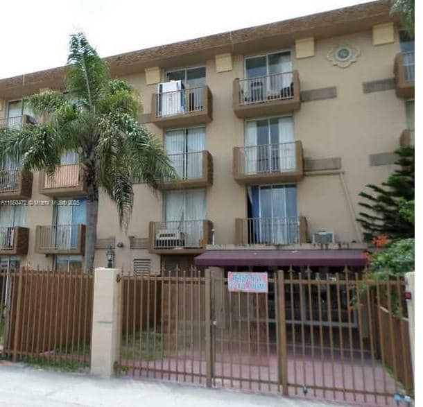 Foto del edificio - 16450 NW 2nd Ave