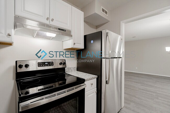 Foto del edificio - NOW OFFERING $250 OFF FIRST FULL MONTH IF ...