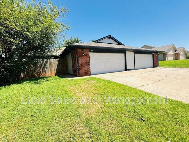 Photo - 7210 Kings Manor Ct House