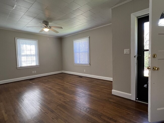 Building Photo - MOVE-IN READY!