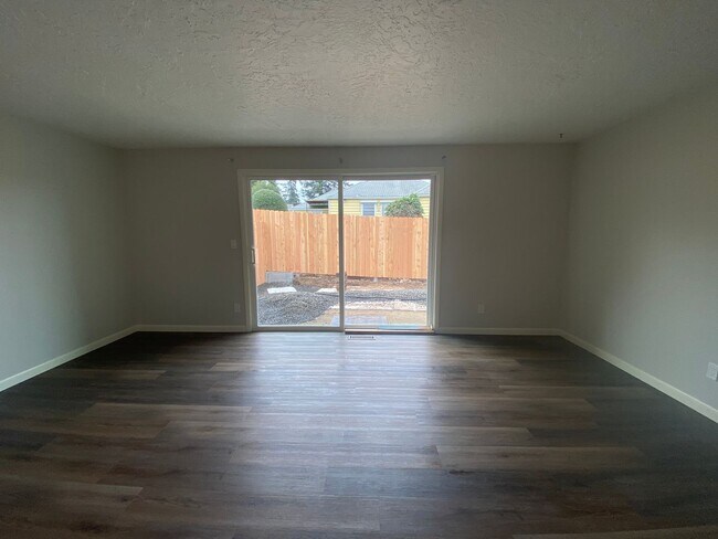 Foto del edificio - 4351-4351 NE 82nd Ave