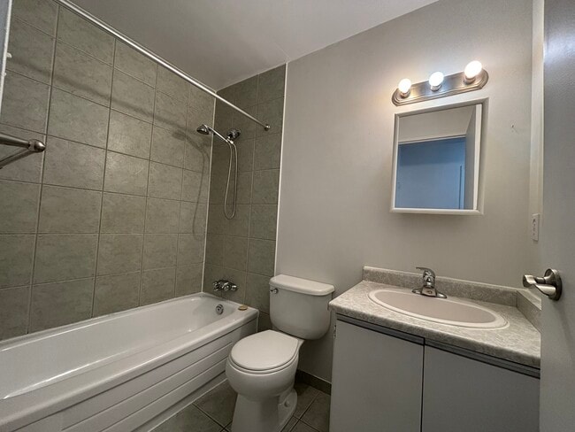 Building Photo - 225 Old Carriage Dr