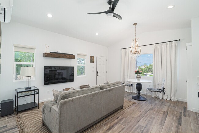 Building Photo - 9932 Sierra Madre Rd