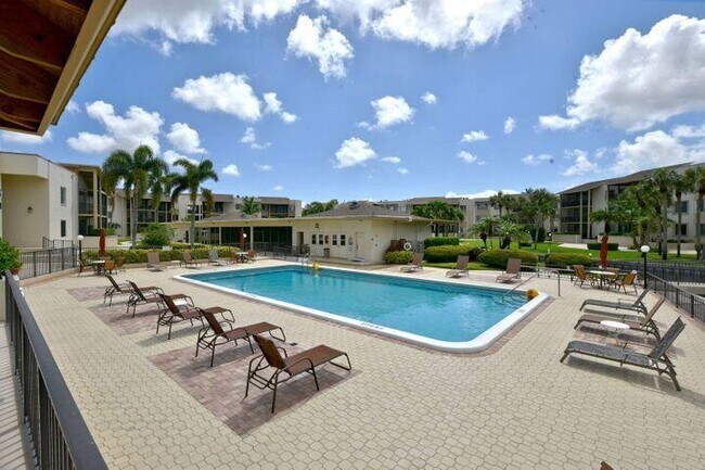 Foto del edificio - 260 NW 67th St