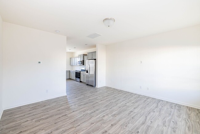 Foto del edificio - Location!! AVAILABLE APRIL 29th Townhome i...