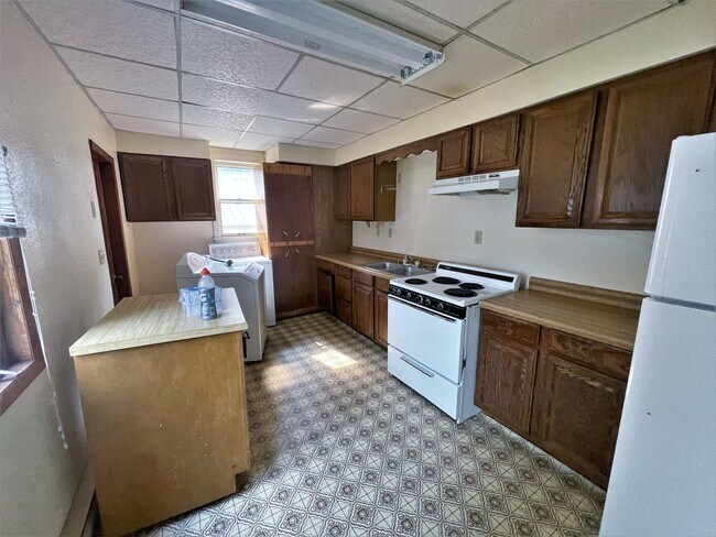 Foto del edificio - 451 N Juniper- 5 bedroom house in BRIDGEWATER