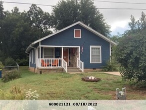 Building Photo - 1512 E 8th Ave