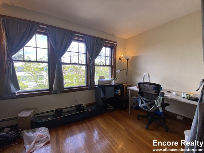 Building Photo - 8 Worthington St