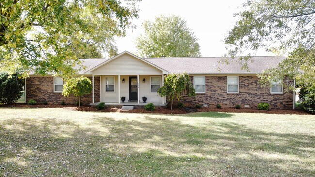 Building Photo - 114 Hickory Hills Dr