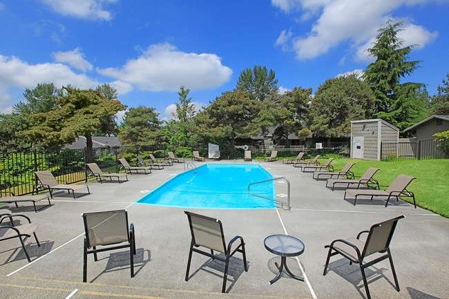 Building Photo - Meridian West Apartments