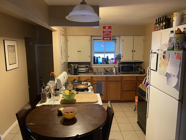 Kitchen - 2213 N Ball Ave