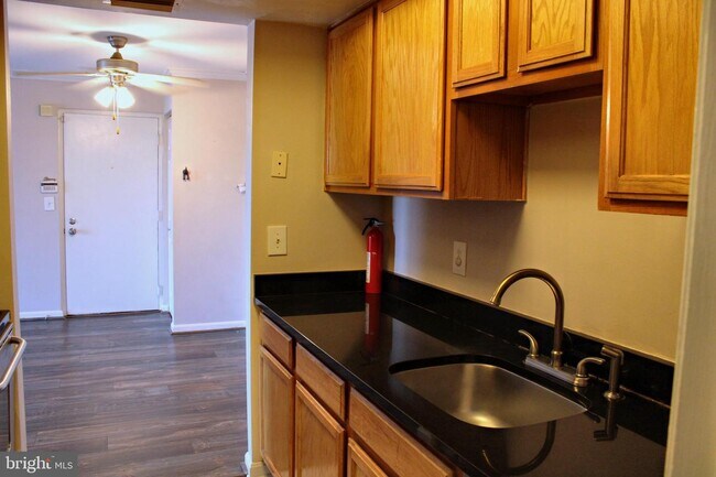 Foto del edificio - 14800 Rydell Rd
