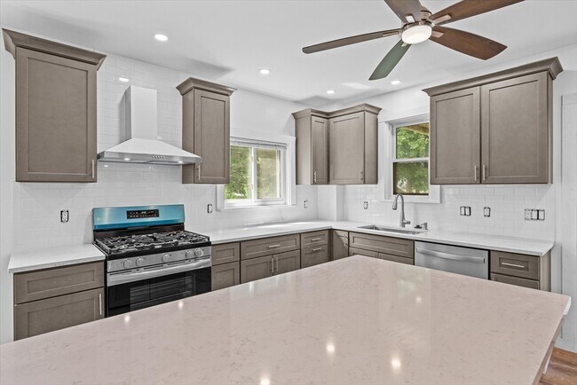 Building Photo - 25 Avon St