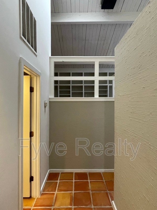 Building Photo - 139 Holly Forest