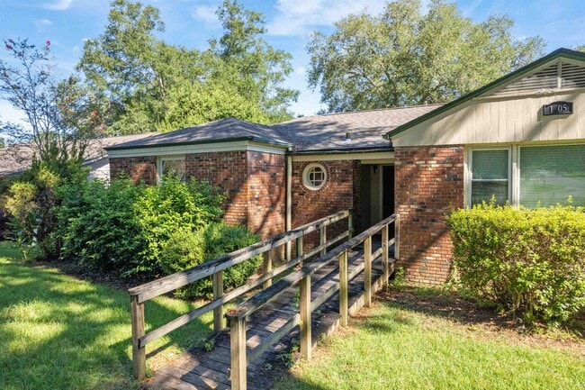 Building Photo - 1605 Akridge Dr