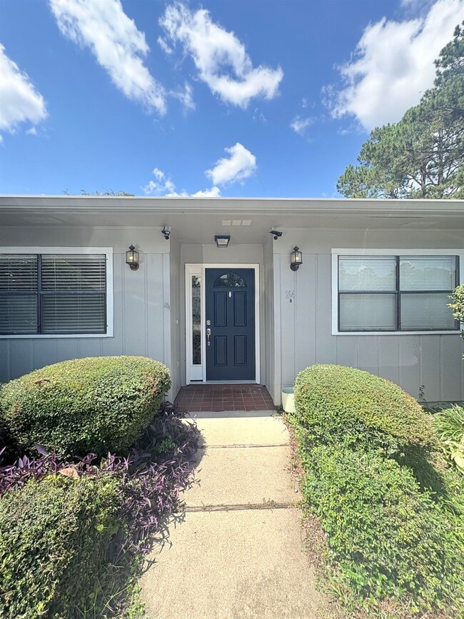Building Photo - 164 SE Villas Ct