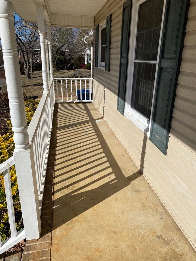 Foto del edificio - 8002 Greenwillow Ct SE