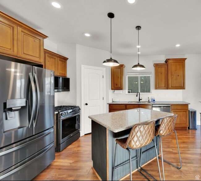 Building Photo - 3989 E Yakima Way
